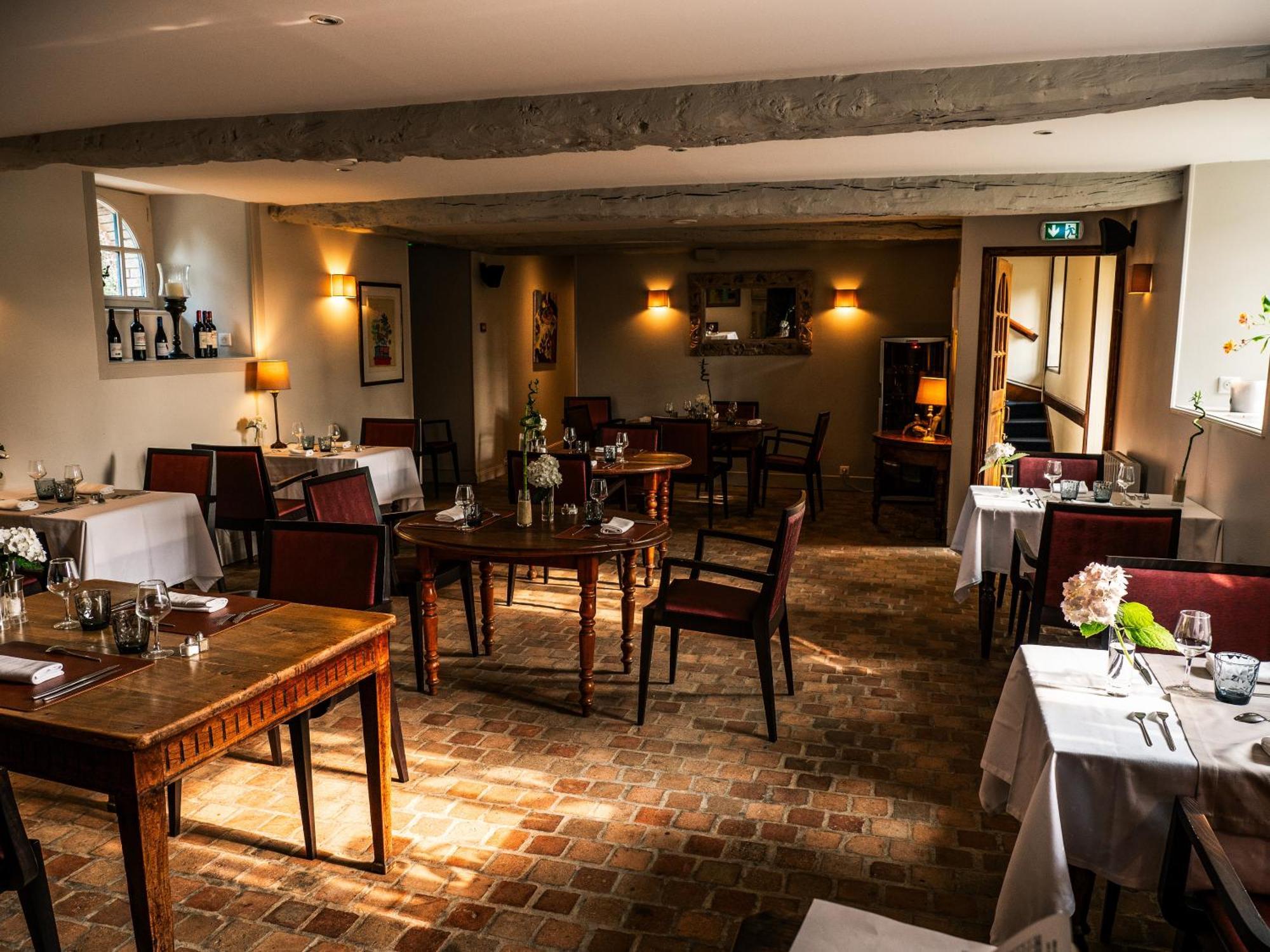 Logis Le Manoir Des Portes Hotel