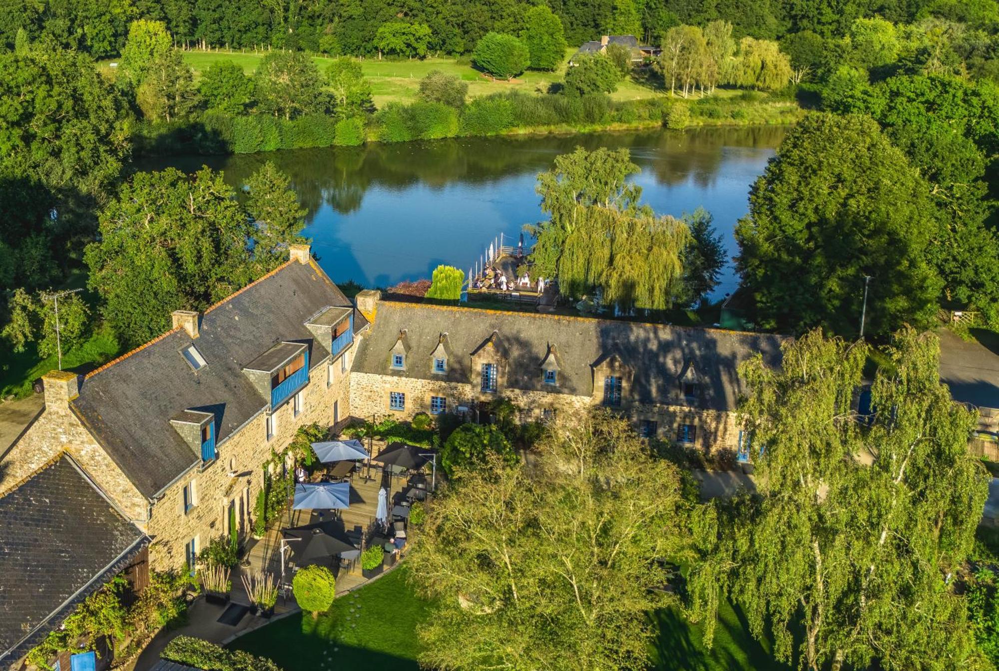 Logis Le Manoir Des Portes 3*