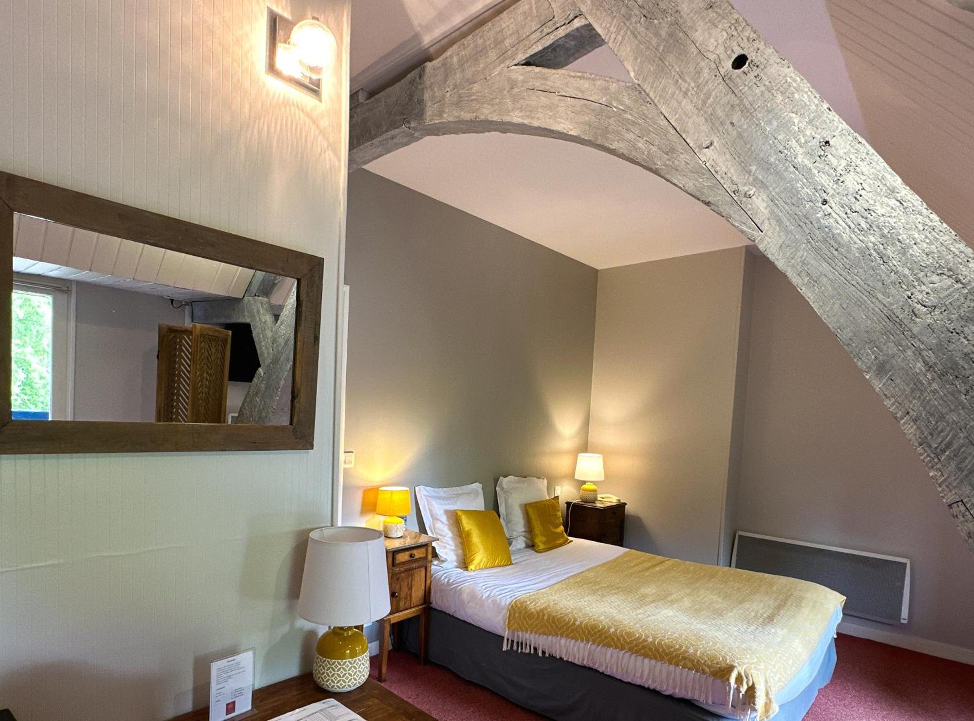Hotel Logis Le Manoir Des Portes 3*
