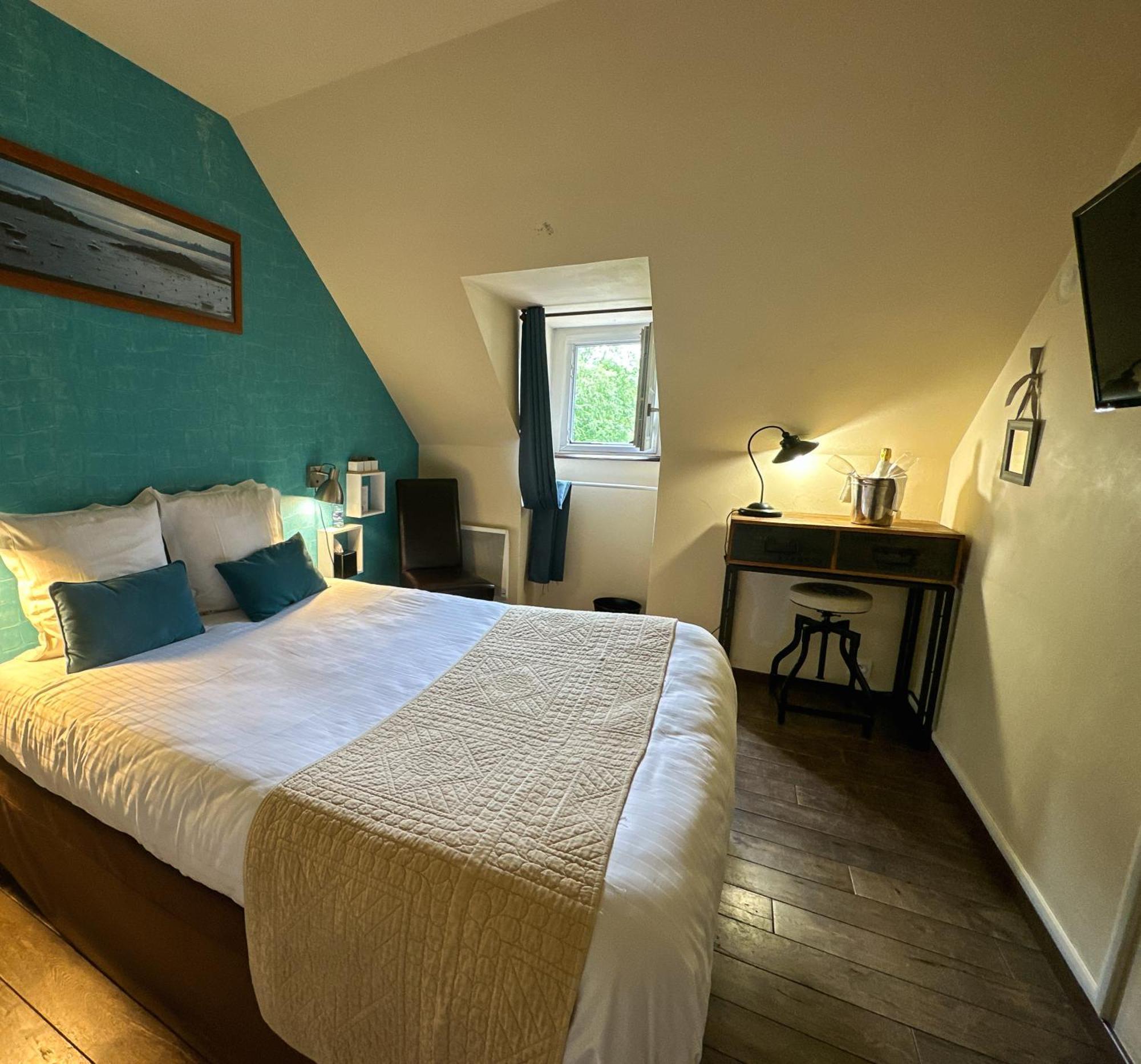 Logis Le Manoir Des Portes Hotel 3*