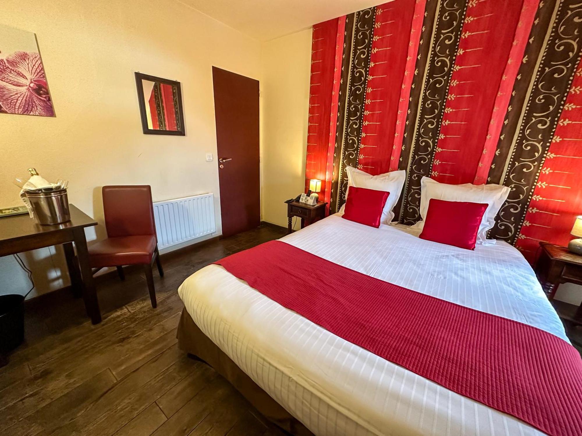 Logis Le Manoir Des Portes Hotel