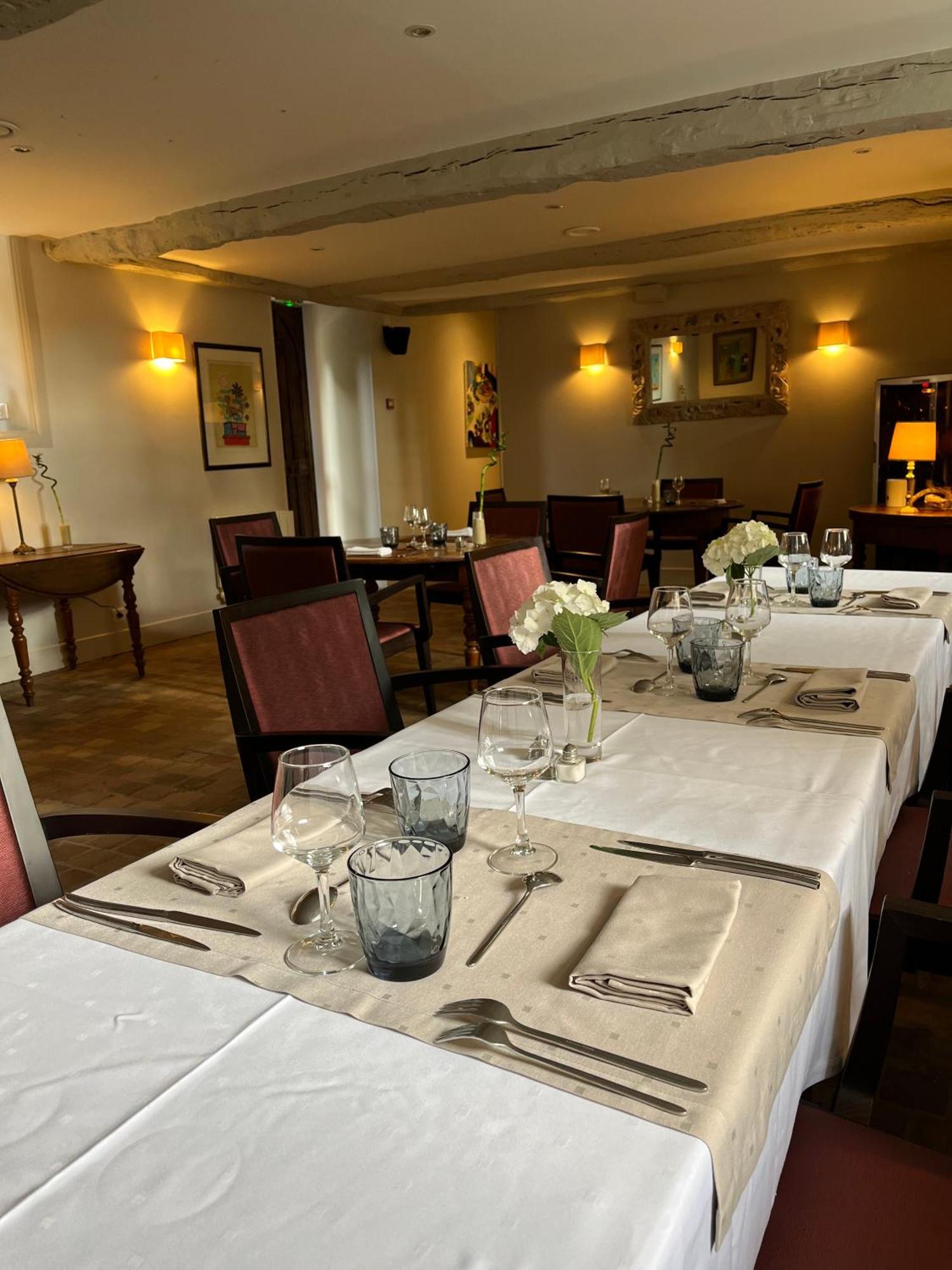 Hotel Logis Le Manoir Des Portes