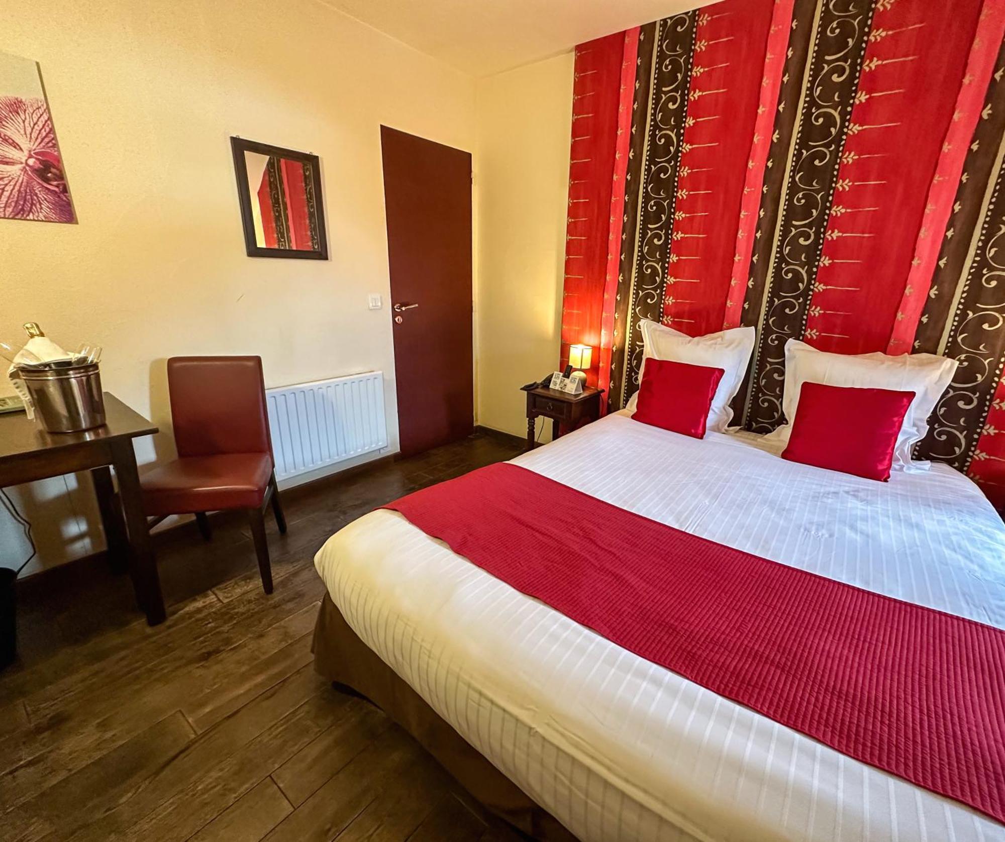 Logis Le Manoir Des Portes Hotel