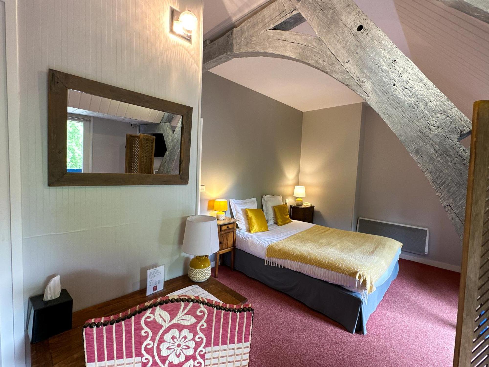 Logis Le Manoir Des Portes 3*