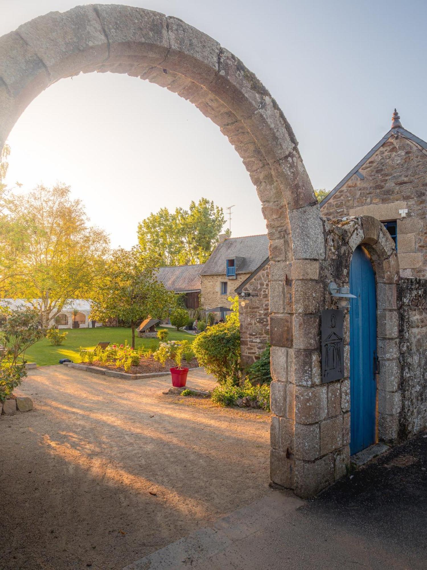 Hotel Logis Le Manoir Des Portes