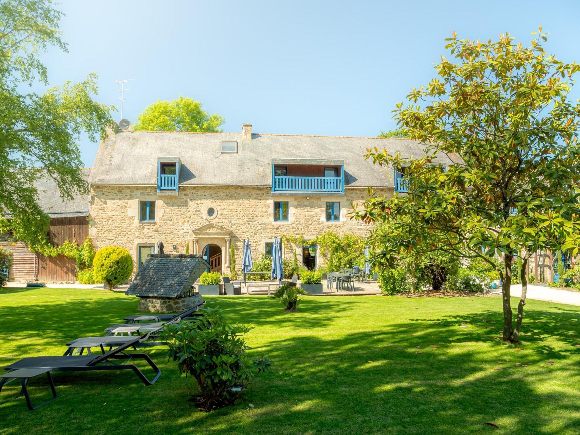 Logis Le Manoir Des Portes Hotel 3*