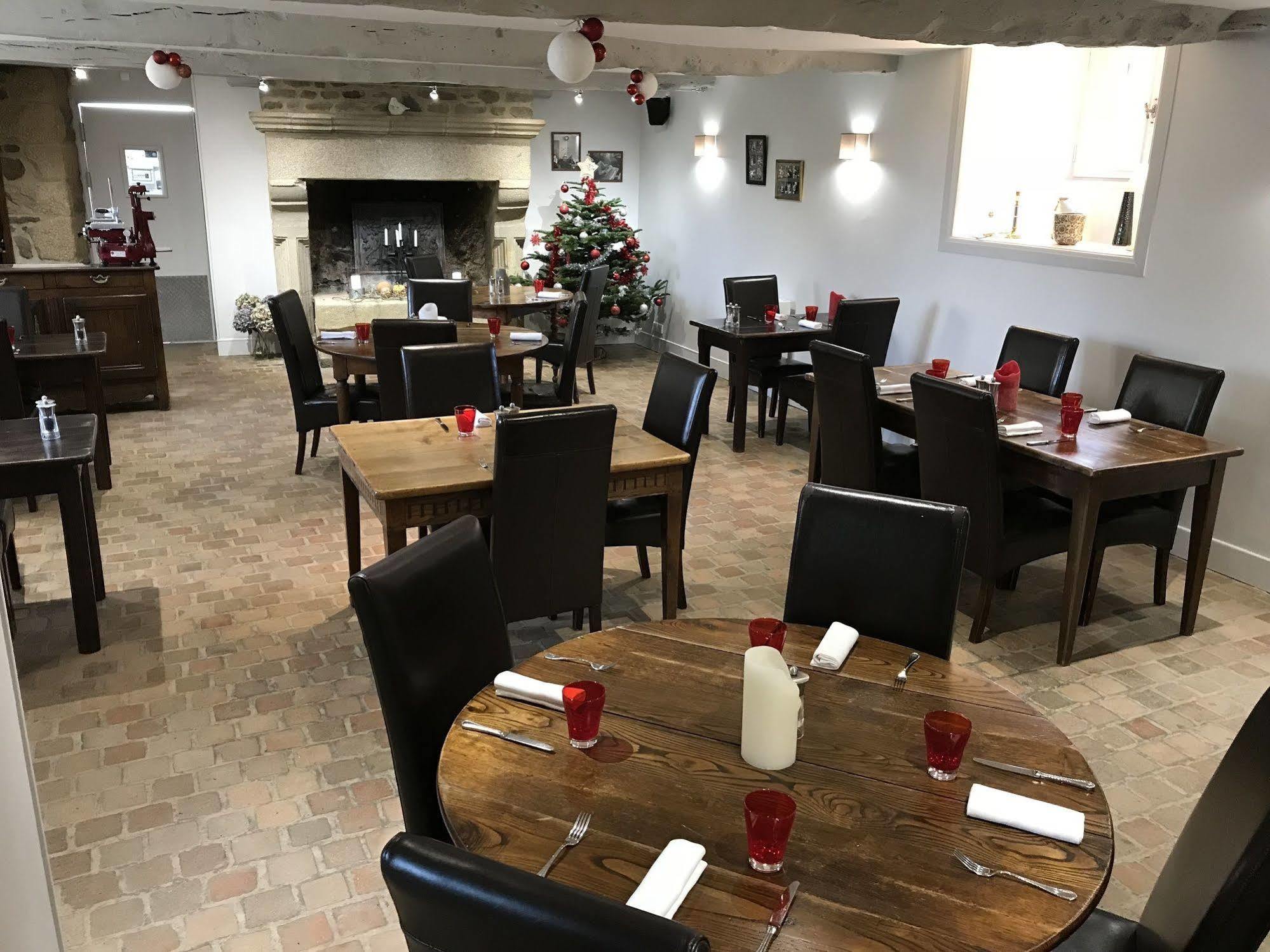 Hotel Logis Le Manoir Des Portes