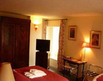 Hotel Logis Le Manoir Des Portes